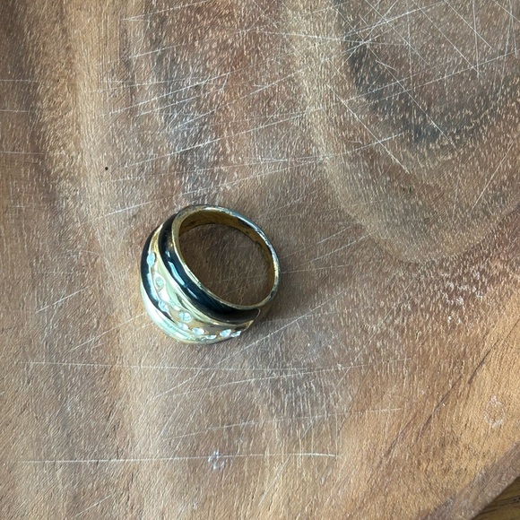 Elegant Black and Gold Ring with Crystals - Picture 2 of 3